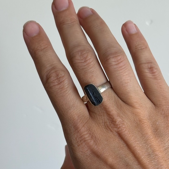 925 Sterling Silver Raw Black Tourmaline Ring Size 7.5 Boho Goth BM Jewelry - Picture 5 of 7